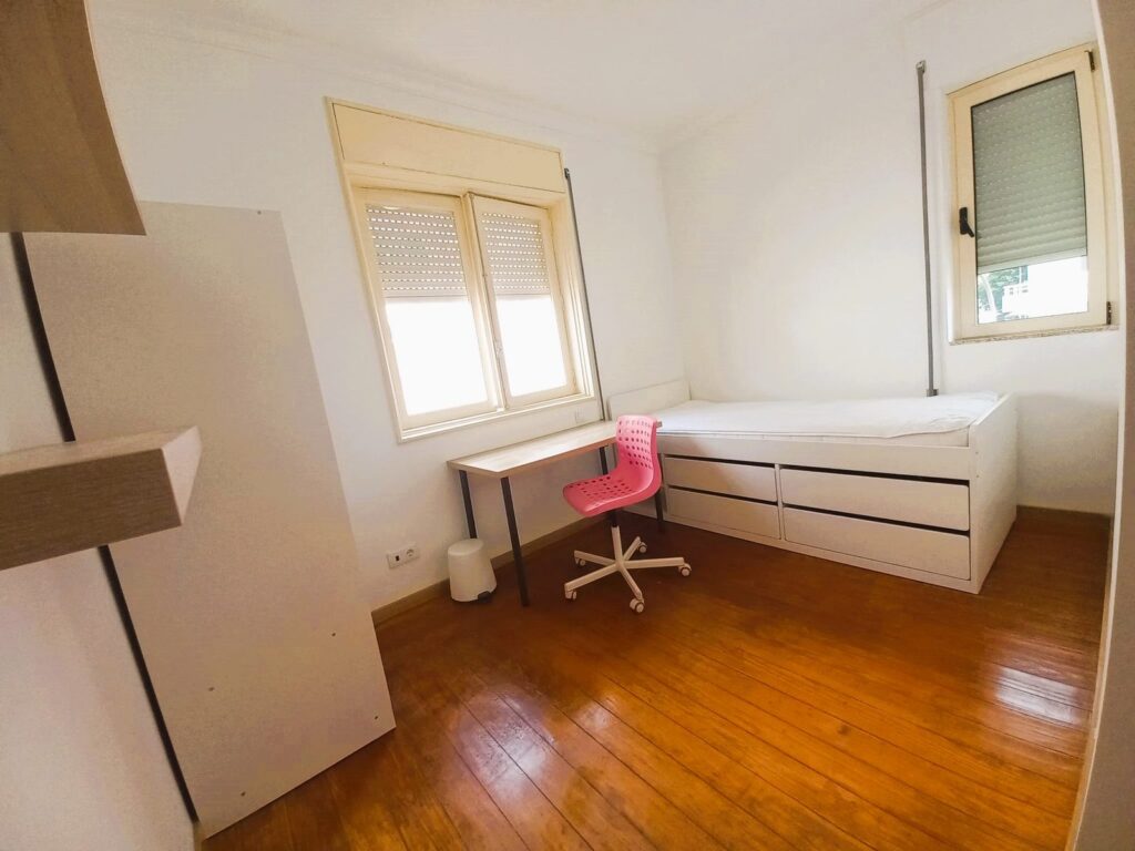 Moradia Rua do Amial, 1.º andar: quarto 2
