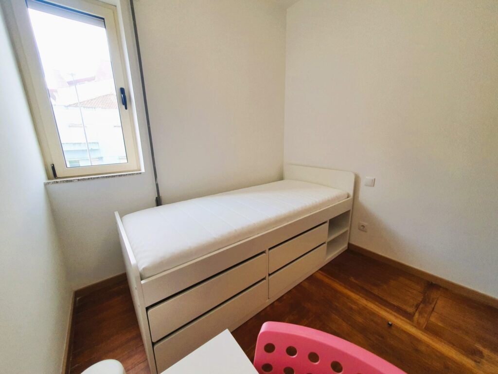 Moradia Rua do Amial, 1.º andar: quarto 3