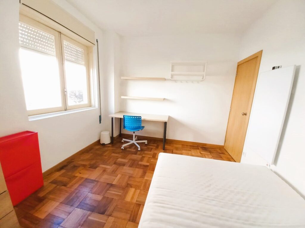 Bedroom in the ground floor flat of the Rua do Amial house