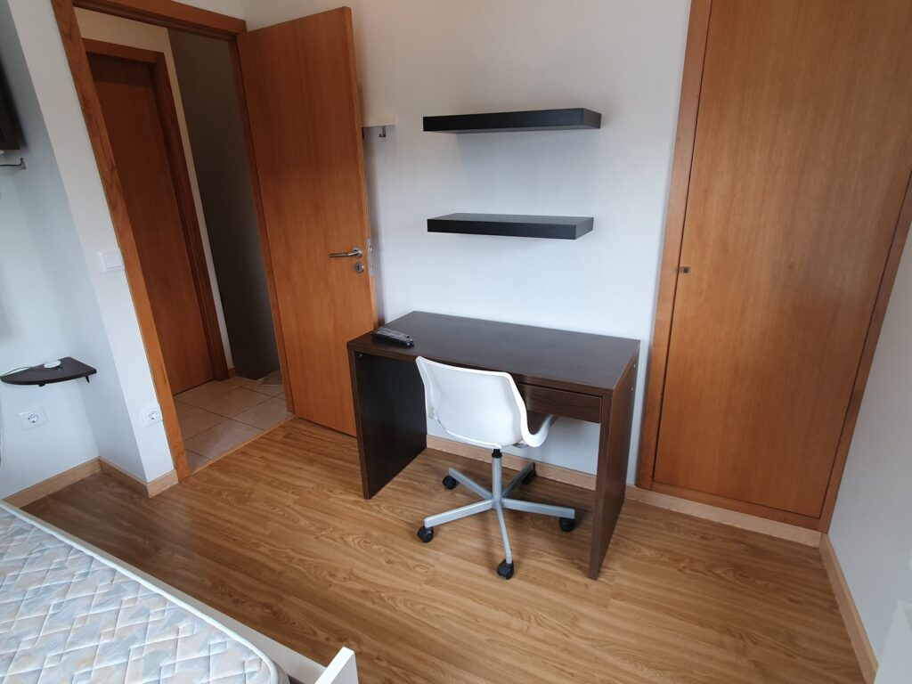 Marco Preto, 2.º andar: quarto