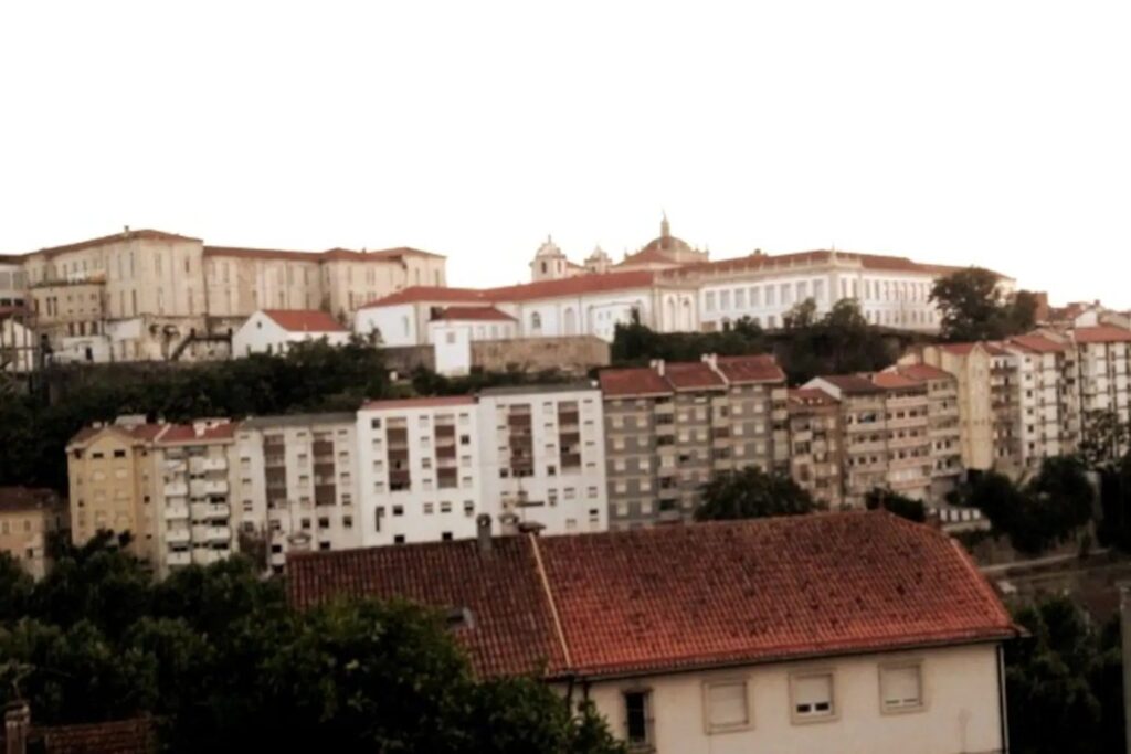 Marco Preto, 2.º andar: vista para a Universidade de Coimbra