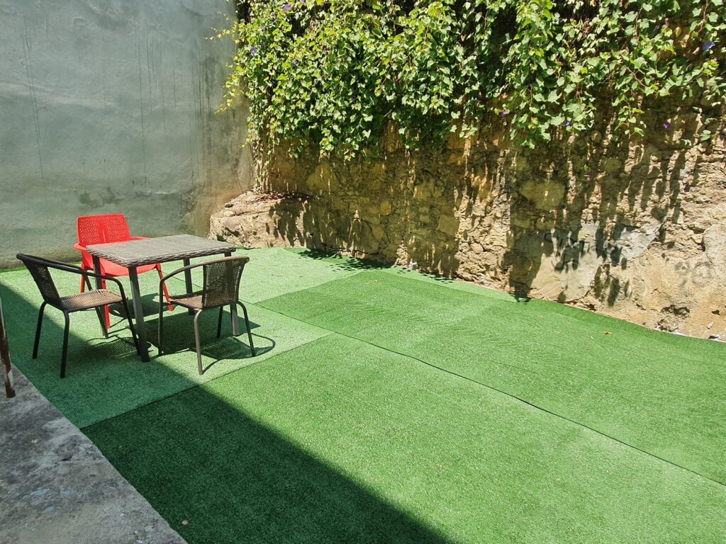 Terrace of the 1st floor left flat on Rua de Saragoça