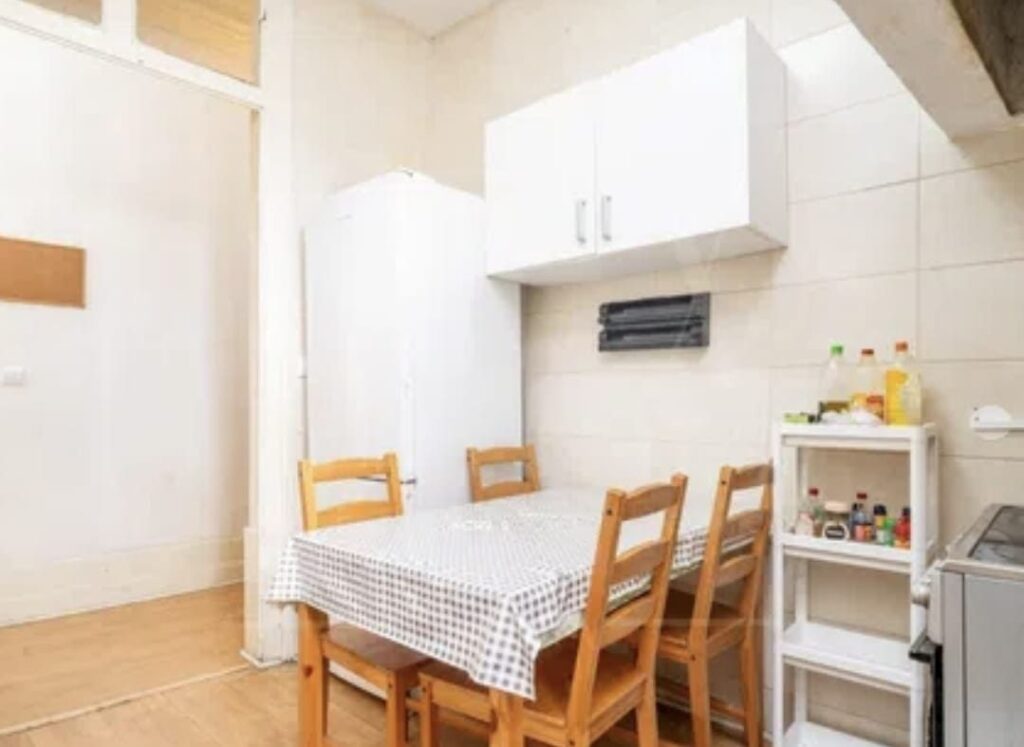 Saragoça, 1.º Esquerdo: cozinha