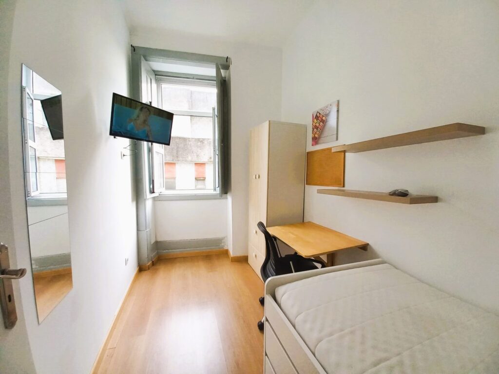 Saragoça, 2.º Esquerdo: quarto 2