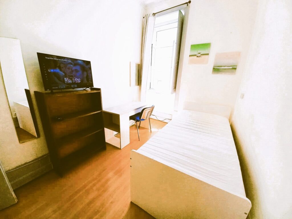 Saragoça, 2.º Esquerdo: quarto 4