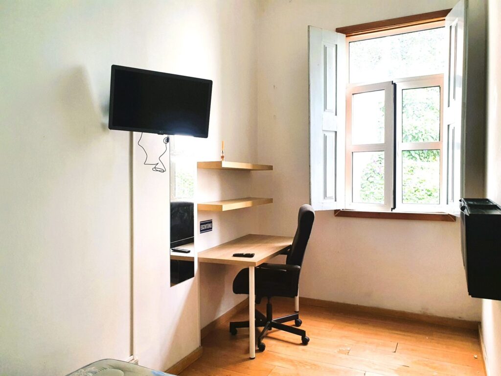 Saragoça, 2.º Esquerdo: quarto 5