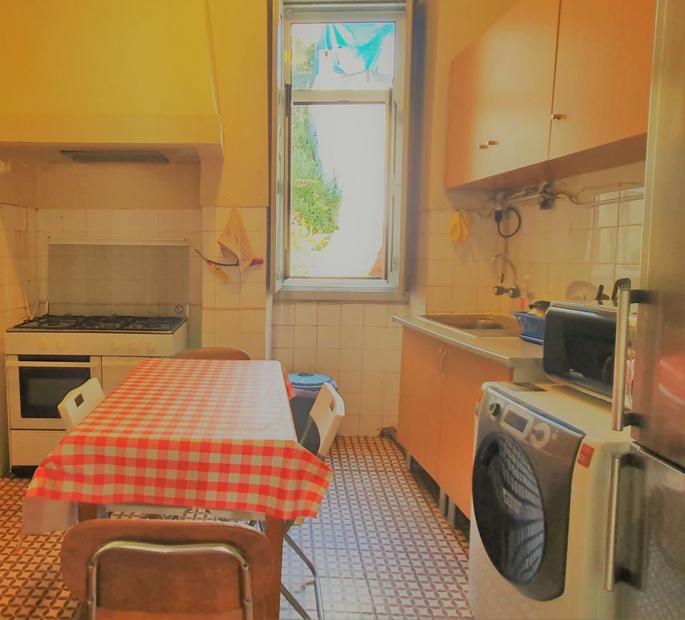 Saragoça, 2.º Esquerdo: cozinha