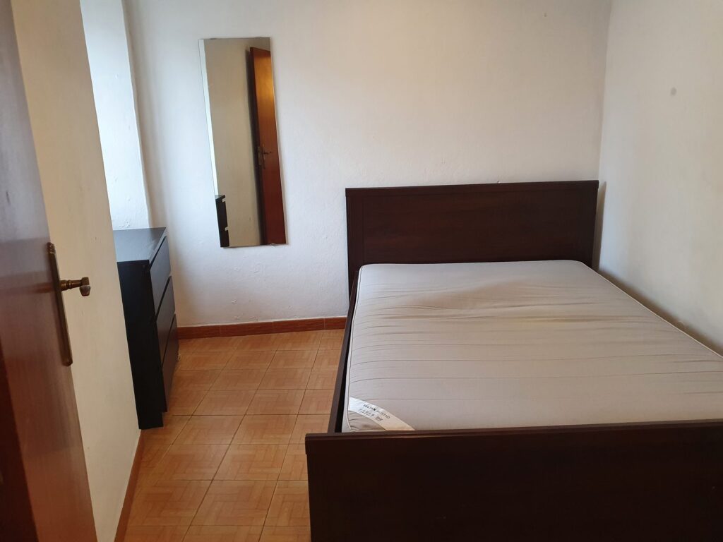 António de Vasconcelos, R/C: quarto